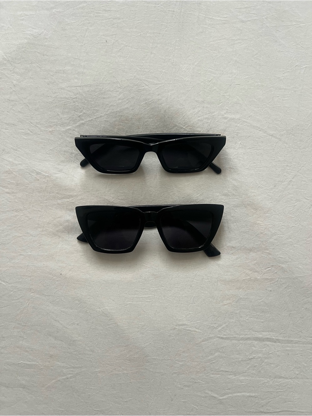 2 Black Cool Girl Sunglasses